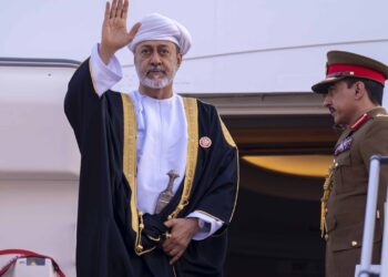 جلالة السلطان المعظم يغادر البحرين