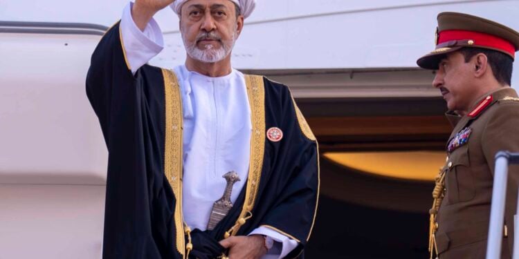 جلالة السلطان المعظم يغادر البحرين