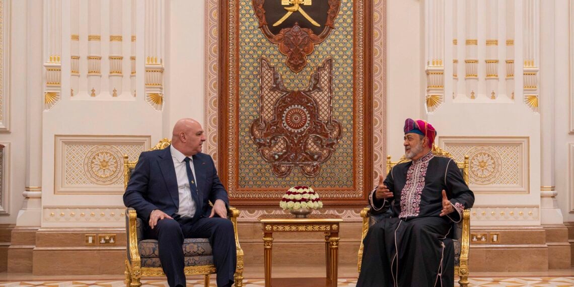 جلالةُ السُّلطان يُقيم مأدبة عشاء رسميّةً تكريمًا لفخامة الرئيس اللُّبناني