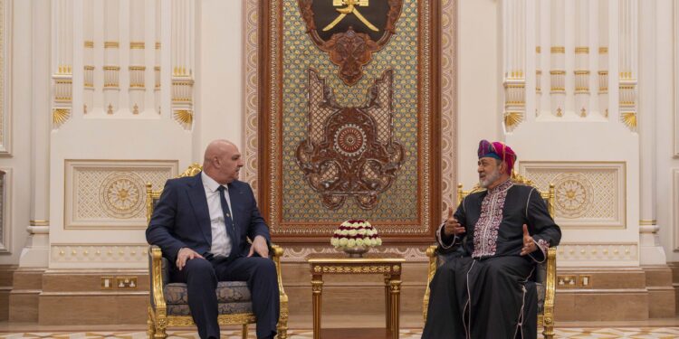 جلالةُ السُّلطان يُقيم مأدبة عشاء رسميّةً تكريمًا لفخامة الرئيس اللُّبناني