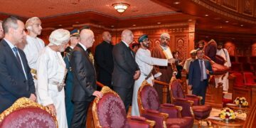 الرئيس اللبناني يزور المتحف الوطني ودار الأوبرا السلطانية وجامع السلطان قابوس الأكبر