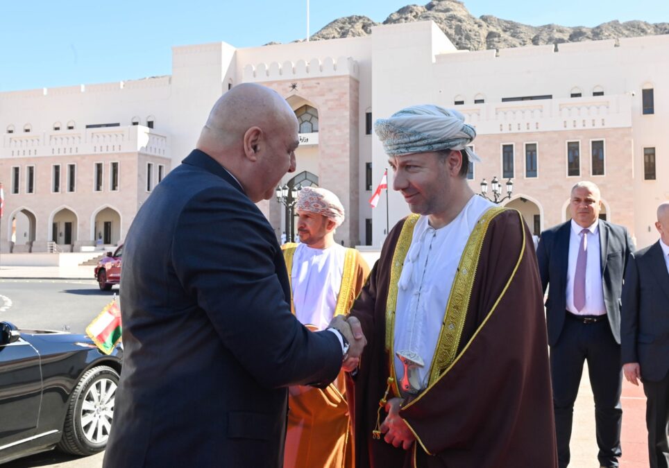 الرئيس اللبناني يزور المتحف الوطني ودار الأوبرا السلطانية وجامع السلطان قابوس الأكبر 2 IMG 5886