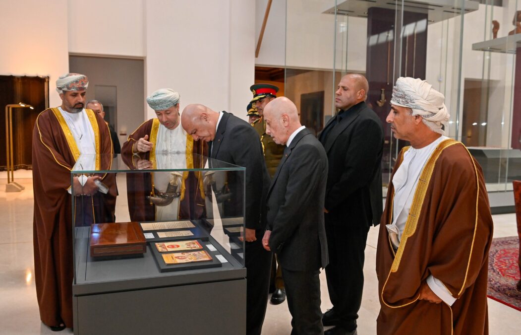 الرئيس اللبناني يزور المتحف الوطني ودار الأوبرا السلطانية وجامع السلطان قابوس الأكبر 3 IMG 5887