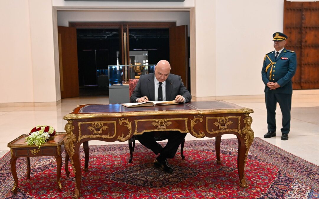 الرئيس اللبناني يزور المتحف الوطني ودار الأوبرا السلطانية وجامع السلطان قابوس الأكبر 6 IMG 5889