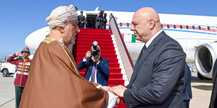 الرئيس اللبناني يغادر سلطنة عُمان بعد زيارة رسمية استمرت يومين