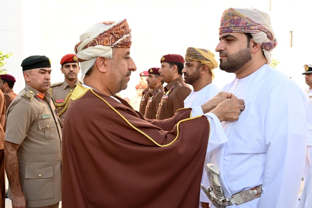 جلالة السلطان المعظم يمنح كبار الضباط ميداليتي “الخدمة الممتازة والثناء السلطاني” 5 IMG 5904