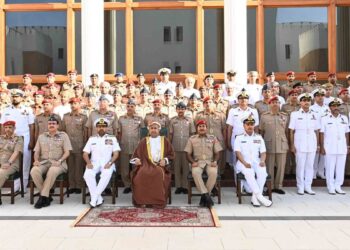 جلالة السلطان المعظم يمنح كبار الضباط ميداليتي “الخدمة الممتازة والثناء السلطاني”