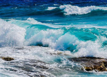 الأرصاد: البحر هادئ إلى متوسط الموج على سواحل عمان لثلاثة أيام