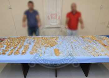 القبض على سائحين نفذا جريمة سرقة منظمة من محل مجوهرات في مسقط 