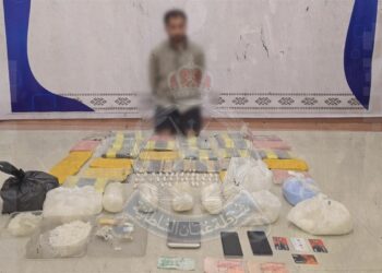 القبض على آسيوي بحوزته كميات من المخدرات في بركاء