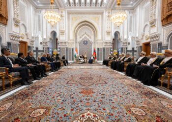 جلالة السلطان المعظم يمنح وسام عُمان لرئيس وزراء الهند