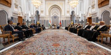 جلالة السلطان المعظم يمنح وسام عُمان لرئيس وزراء الهند