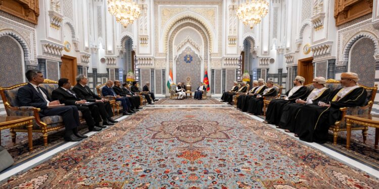 جلالة السلطان المعظم يمنح وسام عُمان لرئيس وزراء الهند