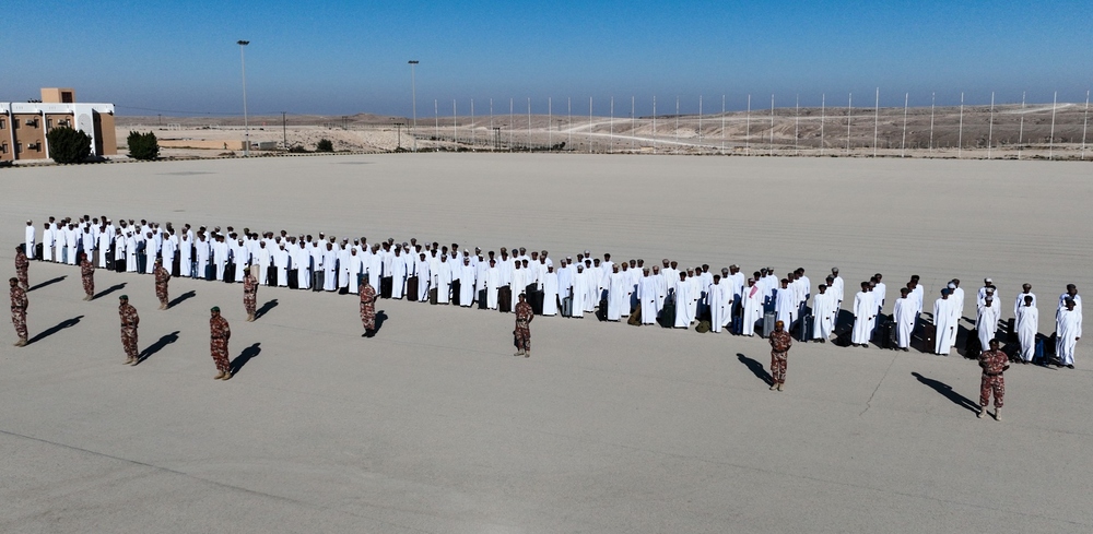 الجيش السلطاني يستقبل دفعتين من الضباط المرشحين