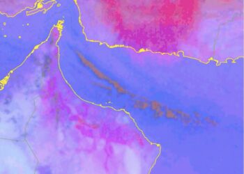 تحرك كتلة غبار من إيران نحو المناطق الساحلية لبحر عمان