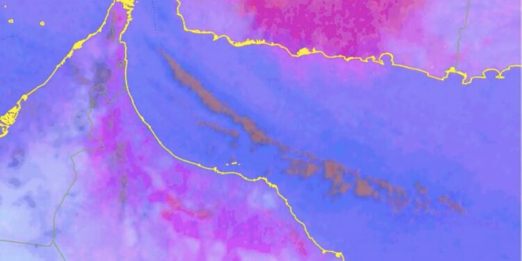 تحرك كتلة غبار من إيران نحو المناطق الساحلية لبحر عمان