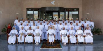 جلالة السلطان المعظم يزور مركز الدفاع الإلكتروني بمسقط