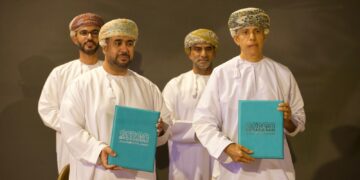 توقيع اتفاقية تعاون بين الشركة العُمانية للنطاق العريض وشركة بوارق نزوى لتوفير الألياف البصرية ودعم الحلول الذكية بسوق العقر