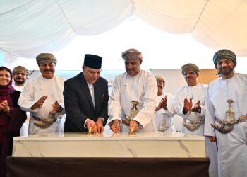 وضع حجر الأساس لحرم الجامعة الوطنية للعلوم والتكنولوجيا بمدينة السلطان هيثم