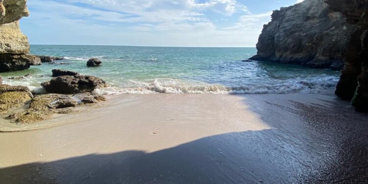 محافظة الوسطى .. مقصد لهواة الرياضات البحرية والبرية والمغامرات