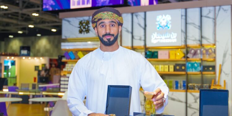 استمرار معرض عُمان للعطور بمشاركة أفضل العلامات المحلية والدولية