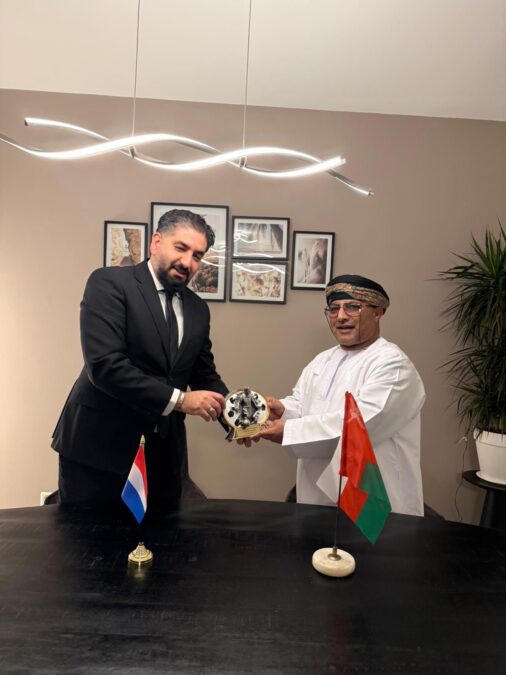 توقيع اتفاقية شراكة بين أكاديمية الغليل الرياضية وشركة لاهاي سبورت منجمنت الهولندية 3 98842525 5c0d 4905 a12c ac5cb0ed476d