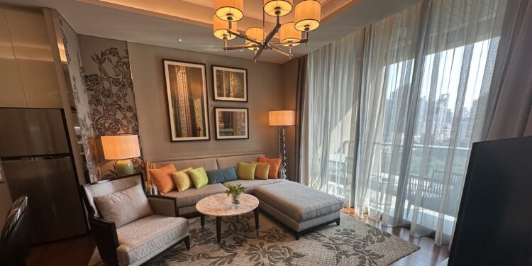 “سندهورن كيمبينسكي بانكوك”.. أيقونة الرفاهية التايلاندية التي تجمع بين الاستشفاء الطبيعي والتطور الفندقي