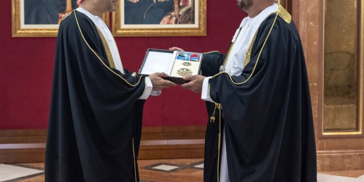 جلالة السلطان المعظم يمنح أوسمةٍ سامية لشخصيّات تقديرًا لإسهاماتهم المتنوّعة 1 جلالة السلطان المعظم يمنح أوسمةٍ سامية لشخصيّات تقديرًا لإسهاماتهم المتنوّعة