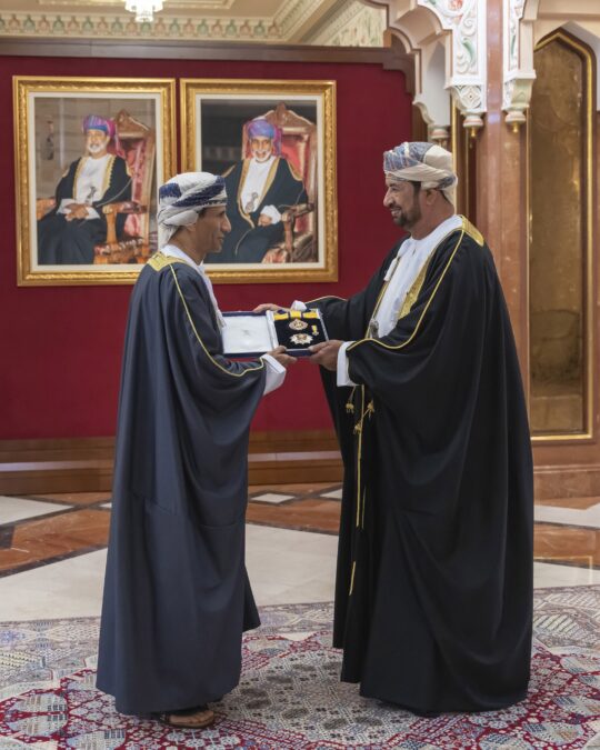 جلالة السلطان المعظم يمنح أوسمةٍ سامية لشخصيّات تقديرًا لإسهاماتهم المتنوّعة 2 IMG 8495