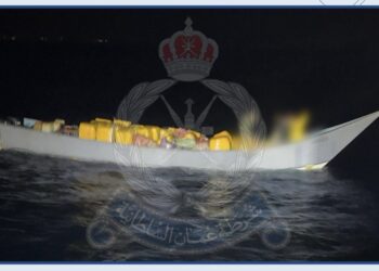 القبض على 5 يمنيين حاولوا تهريب المخدرات عبر البحر في ظفار