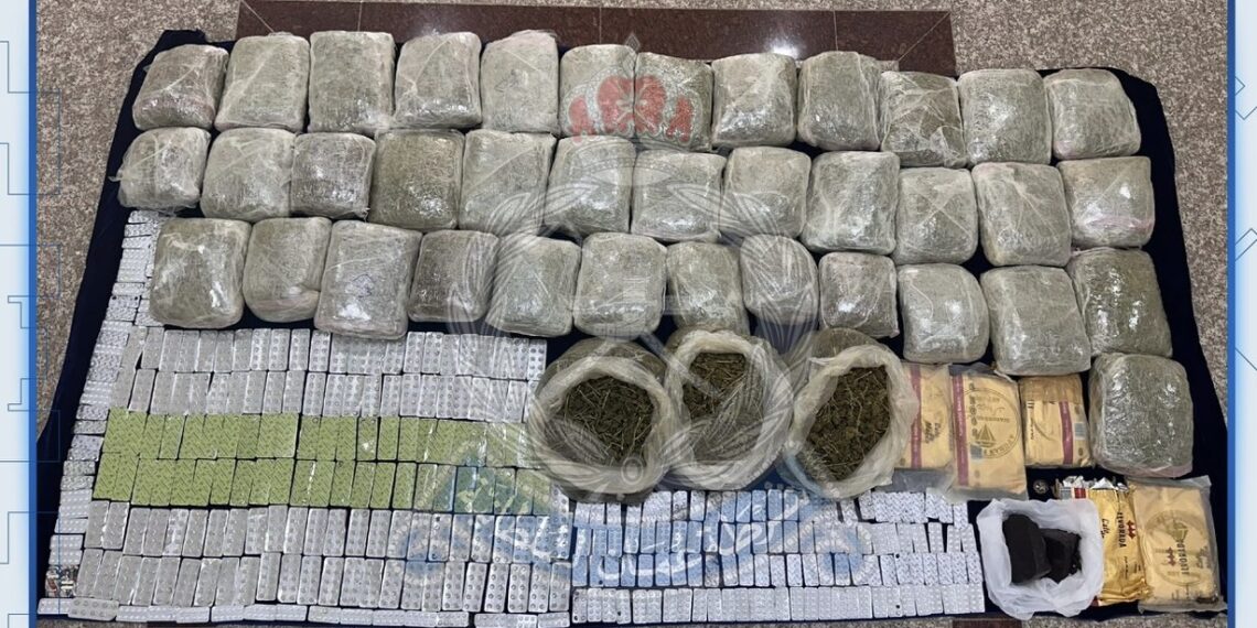 ضبط 4 آسيويين بمسندم لحيازتهم مخدرات وتهريبها بولاية بخاء 1 ضبط 4 آسيويين بمسندم لحيازتهم مخدرات وتهريبها بولاية بخاء