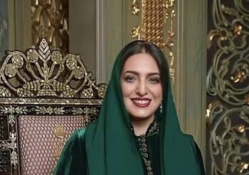 منح أوسمة سلطانية لشخصيات نسائية وتسليمها حرم السلطان بقصر البركة العامر