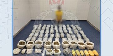 القبض على آسيوي بحوزته الماريجوانا والمورفين بقصد الاتجار بها في صحار