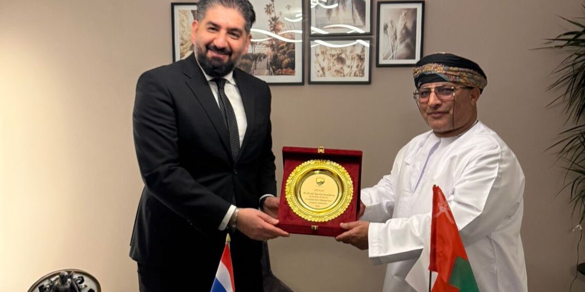 توقيع اتفاقية شراكة بين أكاديمية الغليل الرياضية وشركة لاهاي سبورت منجمنت الهولندية