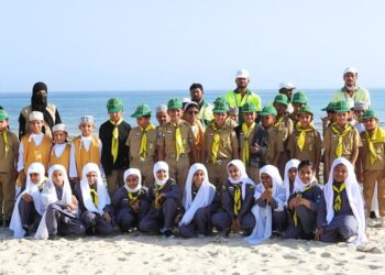 برنامج توعوي حول “تنظيف الشواطئ وتعزيز الوعي البيئي” بجنوب الشرقية