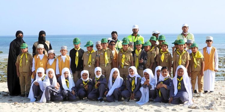 برنامج توعوي حول “تنظيف الشواطئ وتعزيز الوعي البيئي” بجنوب الشرقية