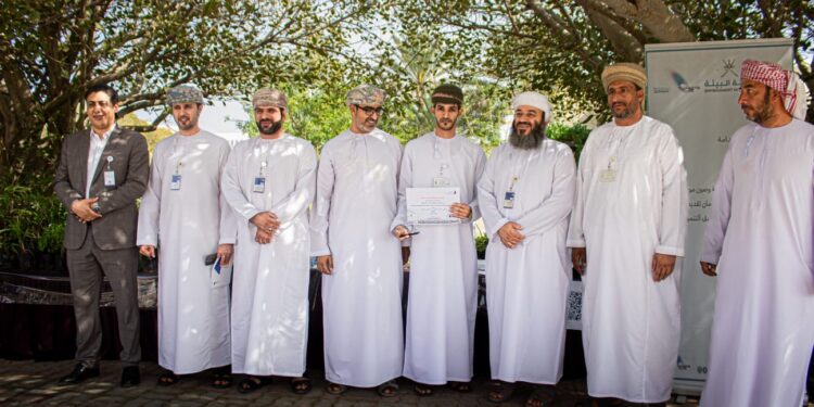 طلاب جامعة التقنية بفرع إبراء يشاركون في ملتقى “الإبداع والطيور والأراضي الرطبة”