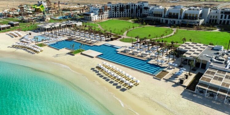 وزير السياحة السعودي يفتتح منتجع “ريكسوس مرجانة” 1 وزير السياحة السعودي يفتتح منتجع “ريكسوس مرجانة”