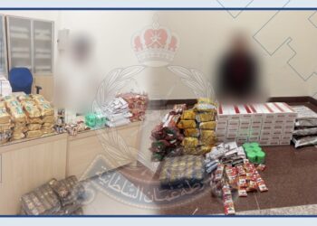 القبض على شخصين بتهمة الاتجار بالتبغ والسجائر الممنوعة بمنح وسمائل