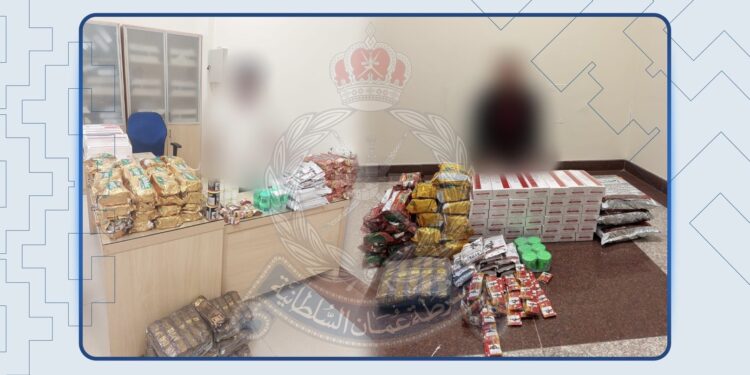 القبض على شخصين بتهمة الاتجار بالتبغ والسجائر الممنوعة بمنح وسمائل