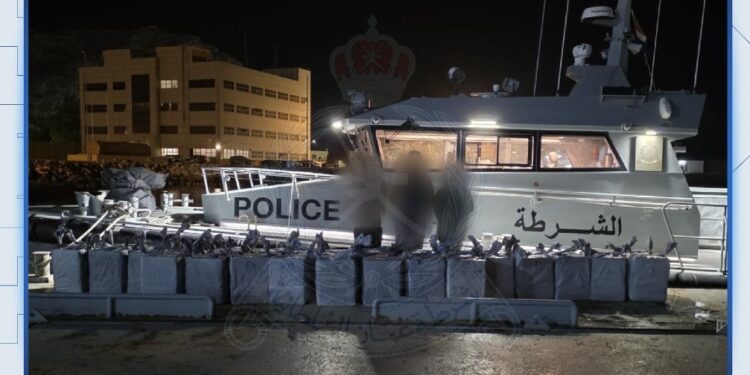 ضبط قارب يهرّب مشروبات كحولية في خصب