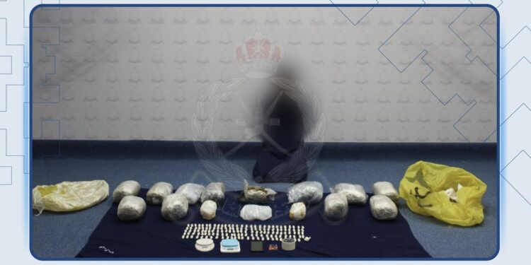 القبض على آسيوي بحوزته مخدرات بقصد الاتجار بها في بوشر