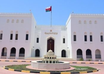 سلطنة عُمان تُعرب عن تضامنها مع دولة الكويت بشأن مناطقها البحرية