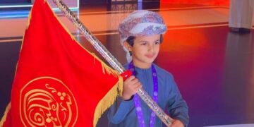 تتويج الطفل العماني ناصر بن زايد ناصر البطحري بلقب شاعر المليون للأطفال