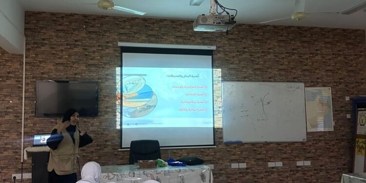 محاضرة توعوية حول التلوث البحري وأثرة على النظم البيئية البحرية بجنوب الشرقية