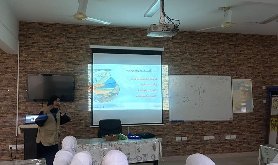 محاضرة توعوية حول التلوث البحري وأثرة على النظم البيئية البحرية بجنوب الشرقية