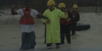 إنقاذ شخصين محتجزين في وادٍ بلوى