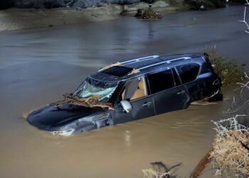 إنقاذ 7 أشخاص في بركاء والبحث عن 3 مفقودين