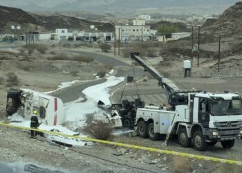 وفاة شخص في حادث تدهور صهريج وقود بولاية العامرات