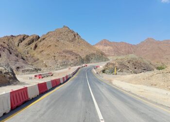 تعطل طريق وادي الحواسنة بالخابورة بسبب الأحوال الجوية